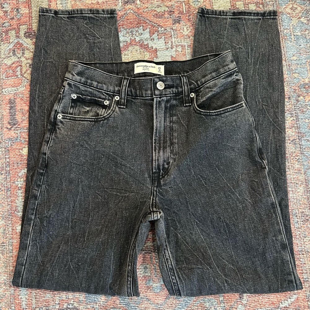 Abercrombie & Fitch High Rise Mom Jean in Black 25/0L
